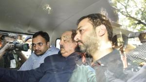 HDIL’s Rakesh Wadhwan(C) and Sarang Wadhawan(R) and PMC Banks’ Waryam Singh have been arrested in connection with the <span class='webrupee'>₹</span>4,355 crore PMC Bank fraud case.(Hindustan Times) HDIL’s Rakesh Wadhwan(C) and Sarang Wadhawan(R) and PMC Banks’ Waryam Singh have been arrested in connection with the <span class='webrupee'>₹</span>4,355 crore PMC Bank fraud case.(Hindustan Times)