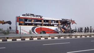 Nitin Gadkari launched the ‘one nation one tag’ campaign making FASTag compulsory on Agra- Lucknow Expressway.(PTI Photo) Nitin Gadkari launched the ‘one nation one tag’ campaign making FASTag compulsory on Agra- Lucknow Expressway.(PTI Photo)