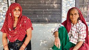 Monica Devi (left) and her mother-in-law Phoolo, residents of Kheri village in Jhajjhar, who work as farm labourers.(Sunetra Choudhury/HT) Monica Devi (left) and her mother-in-law Phoolo, residents of Kheri village in Jhajjhar, who work as farm labourers.(Sunetra Choudhury/HT)