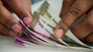 Forex traders said gains in domestic equities, foreign fund inflows, easing crude prices and optimism about the US-China trade deal supported investor sentiments.(HT image) Forex traders said gains in domestic equities, foreign fund inflows, easing crude prices and optimism about the US-China trade deal supported investor sentiments.(HT image)
