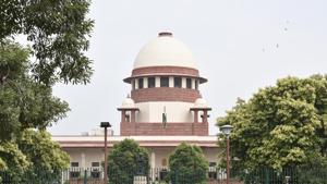 Supreme Court has allowed the Aam Aadmi Party (AAP)-led Delhi Government to notify the revised minimum wages for workers(Sonu Mehta/HT PHOTO) Supreme Court has allowed the Aam Aadmi Party (AAP)-led Delhi Government to notify the revised minimum wages for workers(Sonu Mehta/HT PHOTO)