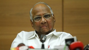 NCP chief Sharad Pawar hit back at Chief Minister Devendra Fadnavis’s barb about weak Opposition.(Reuters) NCP chief Sharad Pawar hit back at Chief Minister Devendra Fadnavis’s barb about weak Opposition.(Reuters)