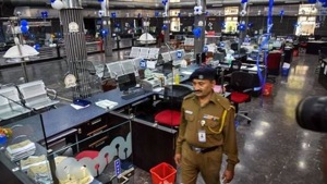 Last month, the officers’ unions had called a two-day all India bank strike on September 26 and 27 that was later withdrawn after the government’s intervention.(PTI image) Last month, the officers’ unions had called a two-day all India bank strike on September 26 and 27 that was later withdrawn after the government’s intervention.(PTI image)