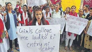 Students stage protest on Saturday.(HT Photo) Students stage protest on Saturday.(HT Photo)