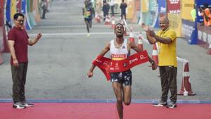 Defending champion Andamlak Belihu crosses the finish line to retain his men's title at the 15th Delhi Half Marathon, at Jawaharlal Nehru Stadium in New Delhi, Sunday, Oct. 20, 2019. Also seen are Union Minister of Sports Kiren Rijiju and Delhi Deputy Chief Minister Manish Sisodia.(PTI) Defending champion Andamlak Belihu crosses the finish line to retain his men's title at the 15th Delhi Half Marathon, at Jawaharlal Nehru Stadium in New Delhi, Sunday, Oct. 20, 2019. Also seen are Union Minister of Sports Kiren Rijiju and Delhi Deputy Chief Minister Manish Sisodia.(PTI)