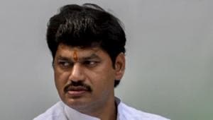 Both the cousins are locked in a battle from Parli segment for Monday’s state Assembly polls.(Kunal Patil/HT Photo) Both the cousins are locked in a battle from Parli segment for Monday’s state Assembly polls.(Kunal Patil/HT Photo)