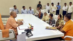 Family members of the slain Hindu Samaj Party chief Kamlesh Tiwari meet Uttar Pradesh Chief Minister Yogi Adityanath at his residence in Lucknow, Sunday, Oct. 20, 2019.(PTI) Family members of the slain Hindu Samaj Party chief Kamlesh Tiwari meet Uttar Pradesh Chief Minister Yogi Adityanath at his residence in Lucknow, Sunday, Oct. 20, 2019.(PTI)