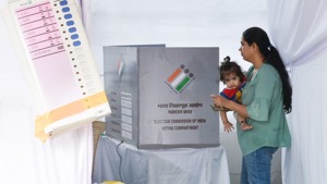 A women cast her vote along with child during Maharashtra assembly election at Mahavir Nagar , Kandivali, Mumbai, October 21, 2019.(Pramod Thakur / HT Photo) A women cast her vote along with child during Maharashtra assembly election at Mahavir Nagar , Kandivali, Mumbai, October 21, 2019.(Pramod Thakur / HT Photo)
