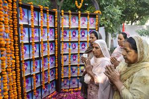 Families of slain Punjab Police personnel paying tribute to martyrs during the 60th Police Commemoration Day in Amritsar on Monday.(Sameer Sehgal/HT) Families of slain Punjab Police personnel paying tribute to martyrs during the 60th Police Commemoration Day in Amritsar on Monday.(Sameer Sehgal/HT)