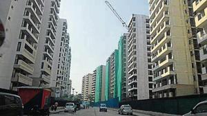 Residents of East Kidwai Nagar say the ongoing construction may be responsible for creating breeding grounds for mosquitoes.(HT Photo) Residents of East Kidwai Nagar say the ongoing construction may be responsible for creating breeding grounds for mosquitoes.(HT Photo)