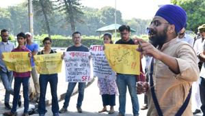 Members of various student bodies protesting in front of the vice-chancellor’s office at Panjab University in Chandigarh on Monday.(Anil Dayal/HT) Members of various student bodies protesting in front of the vice-chancellor’s office at Panjab University in Chandigarh on Monday.(Anil Dayal/HT)