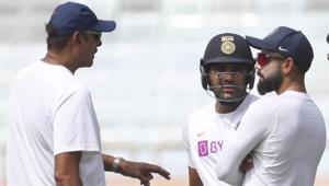 File image: India captain Virat Kohli, right, and teammate Rohit Sharma, center, listen to team coach Ravi Shastri.(AP) File image: India captain Virat Kohli, right, and teammate Rohit Sharma, center, listen to team coach Ravi Shastri.(AP)