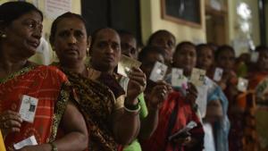 Voters queue up to cast their vote at Colaba on Monday.(HT Photo)