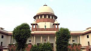 A senior judge of the Supreme Court who is heading the constitution bench hearing petitions on the law acquisition law, will not recuse from the case, the Supreme Court ruled on Wednesday.(Sunil Saxena/HT File Photo) A senior judge of the Supreme Court who is heading the constitution bench hearing petitions on the law acquisition law, will not recuse from the case, the Supreme Court ruled on Wednesday.(Sunil Saxena/HT File Photo)