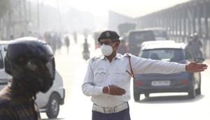 A traffic police personnel wearing anti-air pollution mask, at Hero Honda Chowk, in Gurugram, on Wednesday, October 23, 2019.(Yogendra Kumar/HT PHOTO) A traffic police personnel wearing anti-air pollution mask, at Hero Honda Chowk, in Gurugram, on Wednesday, October 23, 2019.(Yogendra Kumar/HT PHOTO)
