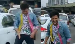 Riteish Deshmukh is his energetic self as he accepts Akshay Kumar’s Bala challenge. Riteish Deshmukh is his energetic self as he accepts Akshay Kumar’s Bala challenge.