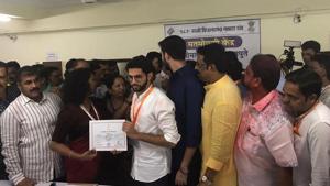 Shiv Sena’s Aditya Thackeray collects his winning certificate.(ANI Photo/twitter) Shiv Sena’s Aditya Thackeray collects his winning certificate.(ANI Photo/twitter)