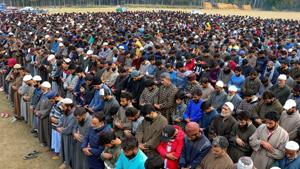 People attend the funeral procession of Zakir Musa's successor and chief of Kashmir's al-Qaeda unit, Hamid Lelhari, who was killed along with other two top commanders in Awantipora encounter at Kakapora in Pulwama.(Photo: PTI) People attend the funeral procession of Zakir Musa's successor and chief of Kashmir's al-Qaeda unit, Hamid Lelhari, who was killed along with other two top commanders in Awantipora encounter at Kakapora in Pulwama.(Photo: PTI)