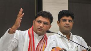Former Congress leader Ashok Tanwar on Thursday asserted that key to power is in Jannayak Janata Party’s (JJP) hands in the state.(PTI) Former Congress leader Ashok Tanwar on Thursday asserted that key to power is in Jannayak Janata Party’s (JJP) hands in the state.(PTI)