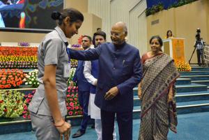 President Ram Nath Kovind interacts with a woman security staff, who slipped while standing for the National Anthem during the National Corporate Social Responsibility Awards function in New Delhi.(PTI) President Ram Nath Kovind interacts with a woman security staff, who slipped while standing for the National Anthem during the National Corporate Social Responsibility Awards function in New Delhi.(PTI)