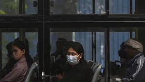 People wearing masks to protect against air pollution October 28, 2019(Biplov Bhuyan/HT PHOTO) People wearing masks to protect against air pollution October 28, 2019(Biplov Bhuyan/HT PHOTO)