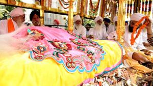 Nagar Kirtan (a religious procession) by Indian Sikh devotees to Nankana Sahib, Pakistan, departed from New Delhi on Monday.(ANI Photo) Nagar Kirtan (a religious procession) by Indian Sikh devotees to Nankana Sahib, Pakistan, departed from New Delhi on Monday.(ANI Photo)