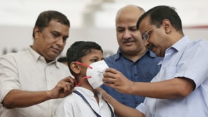 Delhi chief minister Arvind Kejriwal distributing mask to a school student at an event in New Delhi on November 1, 2019.(Sanchit Khanna / HT Photo) Delhi chief minister Arvind Kejriwal distributing mask to a school student at an event in New Delhi on November 1, 2019.(Sanchit Khanna / HT Photo)