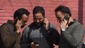 Telecom regulator Trai on Friday fixed phone call ring time at 30 seconds on mobiles and 60 seconds for landline phones, in case the call is neither answered nor rejected by the subscriber.(HT Photo) Telecom regulator Trai on Friday fixed phone call ring time at 30 seconds on mobiles and 60 seconds for landline phones, in case the call is neither answered nor rejected by the subscriber.(HT Photo)