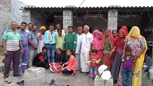 Prem was garlanded and welcomed by his family after he returned home 28-years after he was abducted(HT Photo) Prem was garlanded and welcomed by his family after he returned home 28-years after he was abducted(HT Photo)