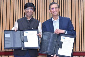 IIT-K director Abhay Karandikar and Rahul Mehta of the Mehta Family Foundation signing an MoU.(Sourced) IIT-K director Abhay Karandikar and Rahul Mehta of the Mehta Family Foundation signing an MoU.(Sourced)