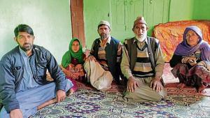 Many families in Uri, with relatives who live in Muzaffarabad in PoK, are demanding resumption of the Karvan-e-Aman bus service.(HT Photo) Many families in Uri, with relatives who live in Muzaffarabad in PoK, are demanding resumption of the Karvan-e-Aman bus service.(HT Photo)