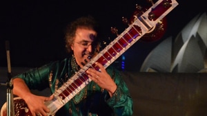 Celebrated Indian classical musician Shubhendra Rao on Friday night took to social media and accused Air India of breaking his sitar.(Shubehndra Rao/FB) Celebrated Indian classical musician Shubhendra Rao on Friday night took to social media and accused Air India of breaking his sitar.(Shubehndra Rao/FB)