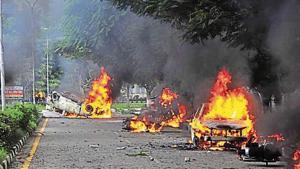 Vehicles set ablaze by Dera followers after Gurmeet Ram Rahim Singh’s conviction, in Panchkula in August 2017.(HT Photo) Vehicles set ablaze by Dera followers after Gurmeet Ram Rahim Singh’s conviction, in Panchkula in August 2017.(HT Photo)