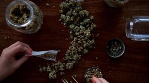 The study has found a link between parents’ past use of marijuana to their children’s use of and attitudes toward alcohol and marijuana, other problematic behaviours, and school achievement.(Unsplash) The study has found a link between parents’ past use of marijuana to their children’s use of and attitudes toward alcohol and marijuana, other problematic behaviours, and school achievement.(Unsplash)