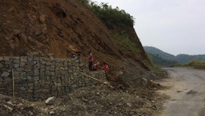 File photo of workers on the Indian side of the Kaladan project at Lawngtlai in Mizoram.(HT PHOTO) File photo of workers on the Indian side of the Kaladan project at Lawngtlai in Mizoram.(HT PHOTO)