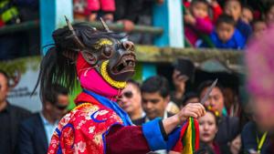 Monpa tribe dancers perform their traditional mask dance during the 2nd day of Tawang festival at Tawang in Arunachal Pradesh.(PTI) Monpa tribe dancers perform their traditional mask dance during the 2nd day of Tawang festival at Tawang in Arunachal Pradesh.(PTI)