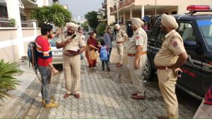 Police officials investigating the murder at Darpan City in Kharar.(HT Photo) Police officials investigating the murder at Darpan City in Kharar.(HT Photo)