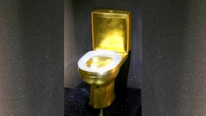 The gold toilet was on display at a Shanghai trade fair in China.(Twitter/@PDChina) The gold toilet was on display at a Shanghai trade fair in China.(Twitter/@PDChina)