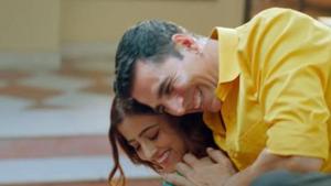 Akshay Kumar features in his first ever music video. Akshay Kumar features in his first ever music video.