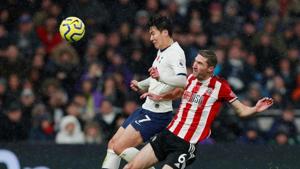 Sheffield United's Chris Basham in action with Tottenham Hotspur's Son Heung-min Action.(Action Images via Reuters) Sheffield United's Chris Basham in action with Tottenham Hotspur's Son Heung-min Action.(Action Images via Reuters)