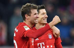 Bayern Munich v Borussia Dortmund - Allianz Arena, Munich, Germany - November 9, 2019 Bayern Munich's Thomas Muller and Robert Lewandowski celebrate after the match REUTERS/Andreas Gebert DFL regulations prohibit any use of photographs as image sequences and/or quasi-video(REUTERS) Bayern Munich v Borussia Dortmund - Allianz Arena, Munich, Germany - November 9, 2019 Bayern Munich's Thomas Muller and Robert Lewandowski celebrate after the match REUTERS/Andreas Gebert DFL regulations prohibit any use of photographs as image sequences and/or quasi-video(REUTERS)