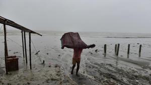 A strong cyclone made landfall early Sunday in Bangladesh, where hundreds of thousands of people have moved to shelters across the low-lying delta nation’s vast coastal region. A strong cyclone made landfall early Sunday in Bangladesh, where hundreds of thousands of people have moved to shelters across the low-lying delta nation’s vast coastal region.