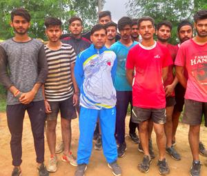 Jitender Singh Charak (centre) with his trainees in Bishnah tehsil of Jammu district.(ht photo) Jitender Singh Charak (centre) with his trainees in Bishnah tehsil of Jammu district.(ht photo)
