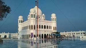 In the first three days 897 devotees visited Kartarpur Sahib in Pakistan through the Kartarpur corridor.(PTI Photo) In the first three days 897 devotees visited Kartarpur Sahib in Pakistan through the Kartarpur corridor.(PTI Photo)