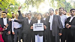 Lawyers protesting outside Delhi High Court with placards in New Delhi November 6, 2019.(Amal KS/HT File PHOTO) Lawyers protesting outside Delhi High Court with placards in New Delhi November 6, 2019.(Amal KS/HT File PHOTO)