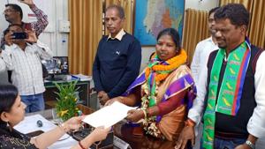 AJSU candidate Niru Shanti Bhagat filing her nomination for Lohardaga assembly constituency in Lohardaga, Jharkhand, on Monday, November 11, 2019.(HT Photo) AJSU candidate Niru Shanti Bhagat filing her nomination for Lohardaga assembly constituency in Lohardaga, Jharkhand, on Monday, November 11, 2019.(HT Photo)