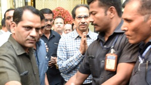 Shiv Sena chief Uddhav Thackeray while stepping out of Hotel Trident in Bandra-Kurla Complex where he had a meeting with senior Congress leader Ashok Chavan, Balasaheb Thorat in Mumbai on Nov 13, 2019. (HT Photo by Satish Bate) Shiv Sena chief Uddhav Thackeray while stepping out of Hotel Trident in Bandra-Kurla Complex where he had a meeting with senior Congress leader Ashok Chavan, Balasaheb Thorat in Mumbai on Nov 13, 2019. (HT Photo by Satish Bate)