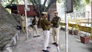 Delhi Police personnel stand guard at the entry gate of JNU in view of security precautions after yesterday's protest in New Delhi, India, on Tuesday, November 12, 2019.(Vipin Kumar/HT PHOTO) Delhi Police personnel stand guard at the entry gate of JNU in view of security precautions after yesterday's protest in New Delhi, India, on Tuesday, November 12, 2019.(Vipin Kumar/HT PHOTO)