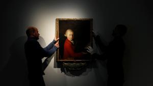 Workers install a portrait due to be sold at auction by Christie's on November 27 which depicts composer Wolfgang Amadeus Mozart as a teenager, painted in January 1770, and attributed to Veronese master Gaimbettino Cignaroli, in Paris, November 12, 2019. REUTERS/Christian Hartmann(REUTERS) Workers install a portrait due to be sold at auction by Christie's on November 27 which depicts composer Wolfgang Amadeus Mozart as a teenager, painted in January 1770, and attributed to Veronese master Gaimbettino Cignaroli, in Paris, November 12, 2019. REUTERS/Christian Hartmann(REUTERS)