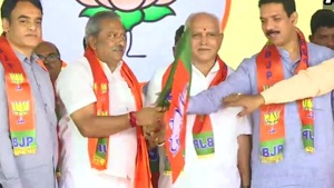 A day after the Supreme Court paved the way for them to contest the December 5 Assembly bypolls in Karnataka, 16 disqualified Congress-JD(S) legislators on Thursday joined the BJP(ANI/Twitter) A day after the Supreme Court paved the way for them to contest the December 5 Assembly bypolls in Karnataka, 16 disqualified Congress-JD(S) legislators on Thursday joined the BJP(ANI/Twitter)